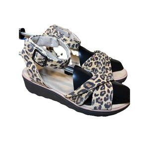 Clarks Collection Women's 9 Suede Comfort Ankle Strap Sandals Cheetah‎ Platform